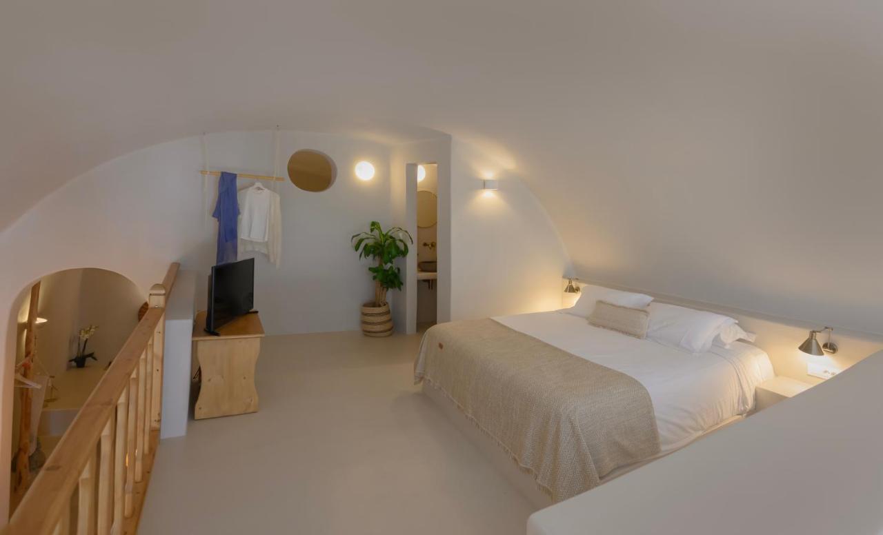 Elements Cave Suites Megalochori  Exterior foto